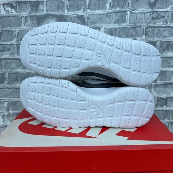 Nike Roshe Run Print Black White Cool Grey 599432-090 Womens Size 10 New - Picture 5 of 6